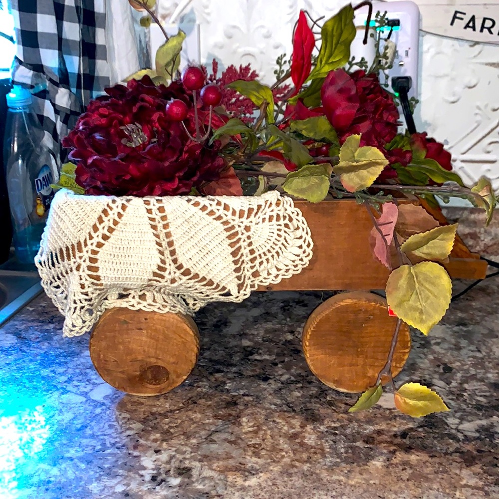Decorative wood wagon